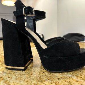 Kenneth Col black suede platforms